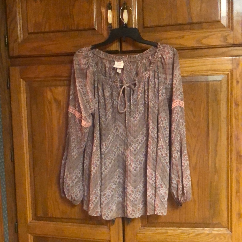 Knox Rose Large blouse lace on sleeves